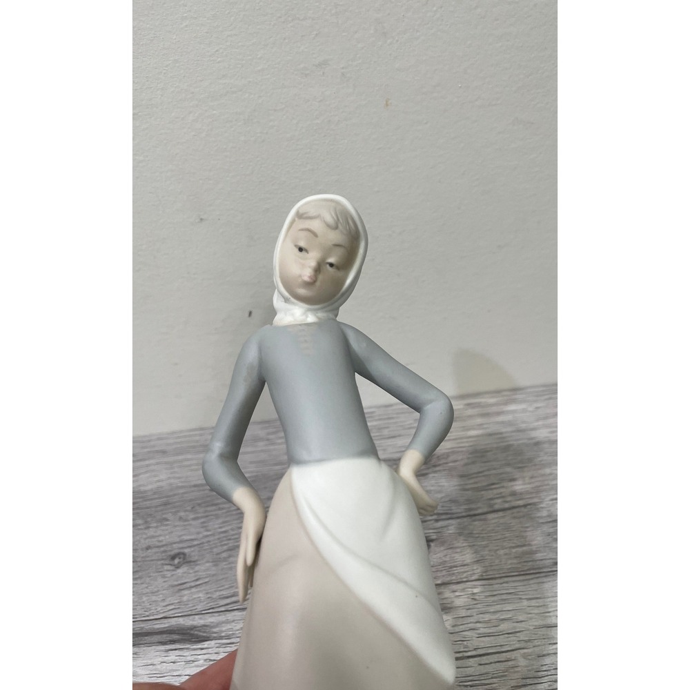 Lladro Milkmaid Girl with Milk Pail and Goose Figurine 4682 Matte 1970 - Picture 5 of 5